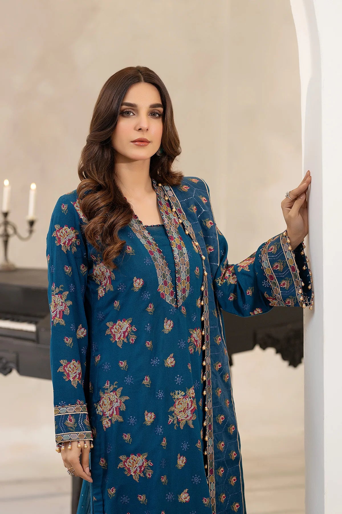 RAEESA | EMBROIDERED KARANDI | DK:001