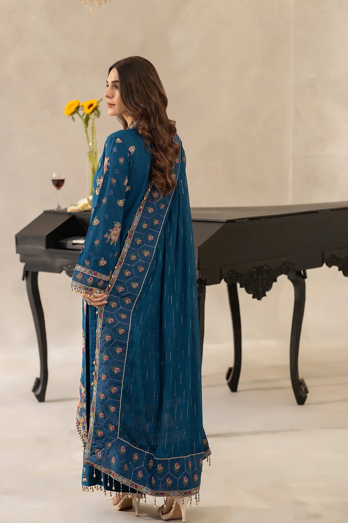 RAEESA | EMBROIDERED KARANDI | DK:001
