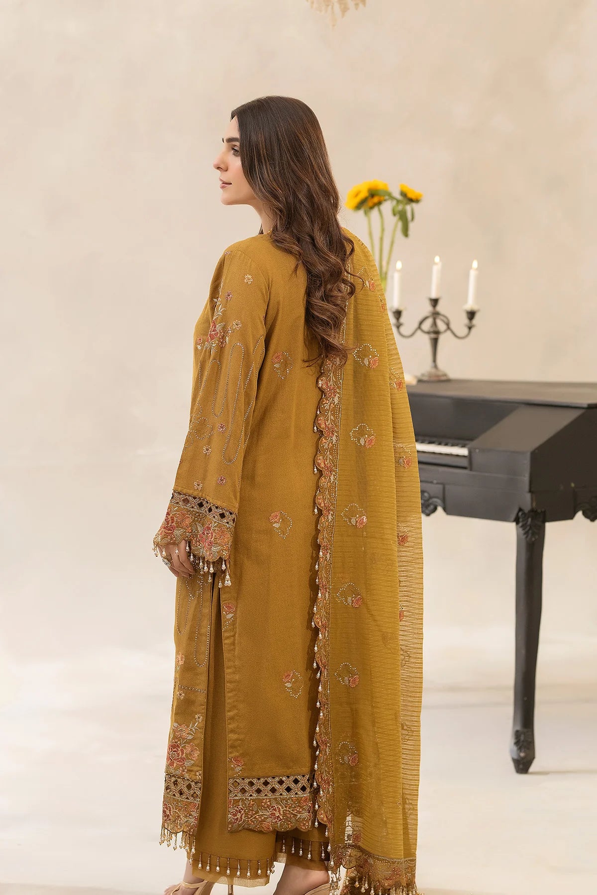 RAEESA | EMBROIDERED KARANDI | DK:002