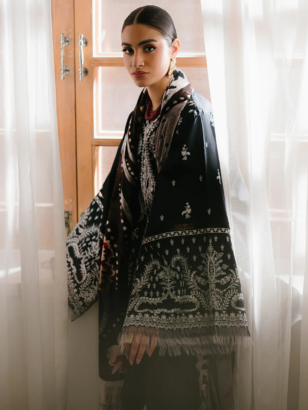 BIN ILYAS | OLIVIA WINTER | 523 - B