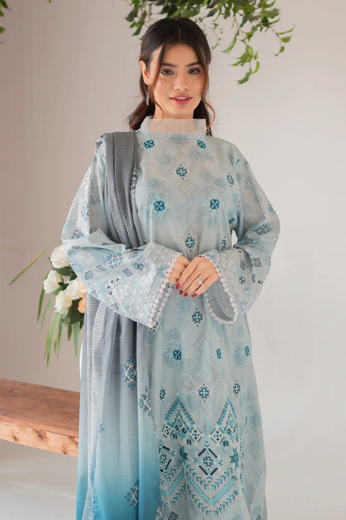 3 Piece - Embroidered Lawn - 8678
