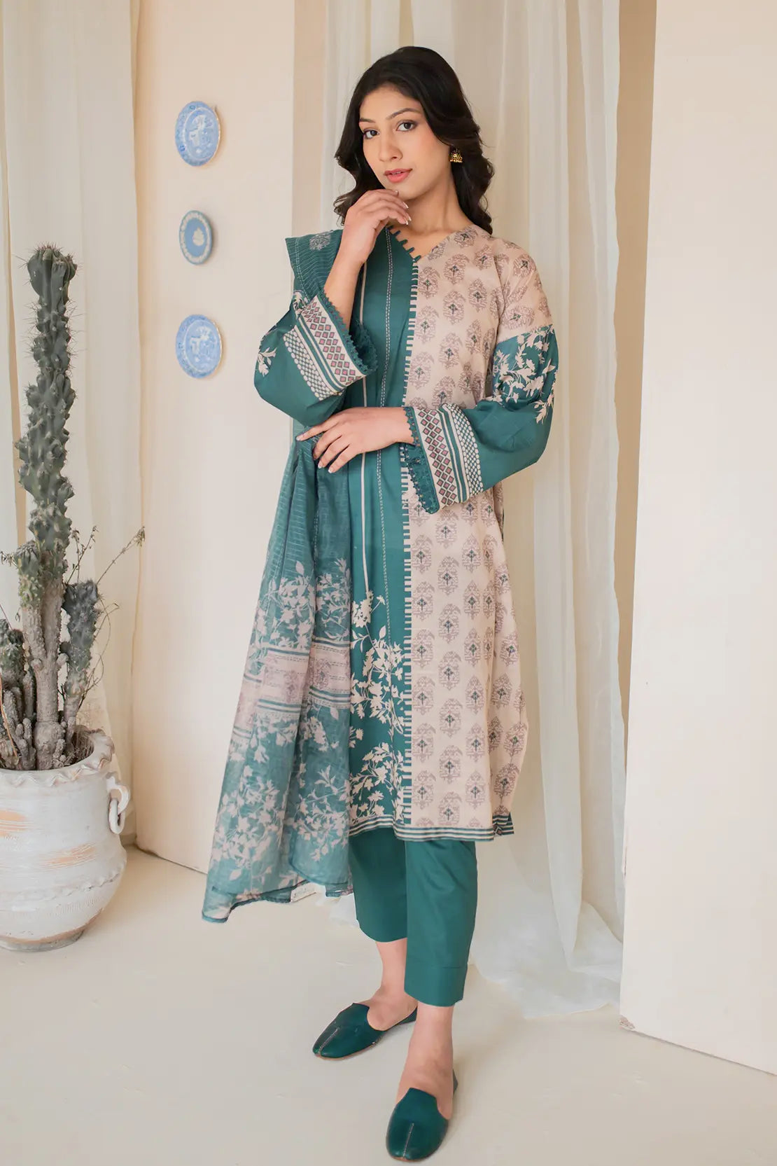 3 Piece Digitally printed Lawn - 8184