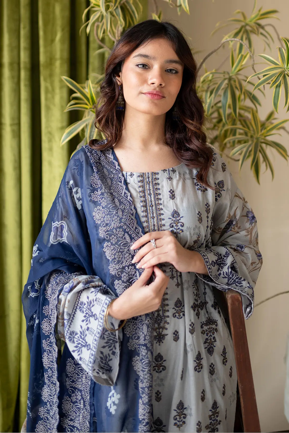 3 Piece - Embroidered Luxury Lawn - 8141