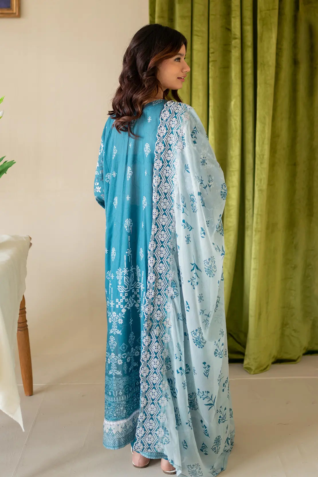 3 Piece - Embroidered Luxury Lawn - 8147