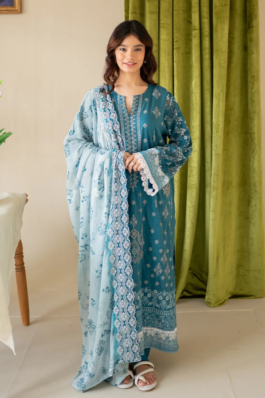 3 Piece - Embroidered Luxury Lawn - 8147