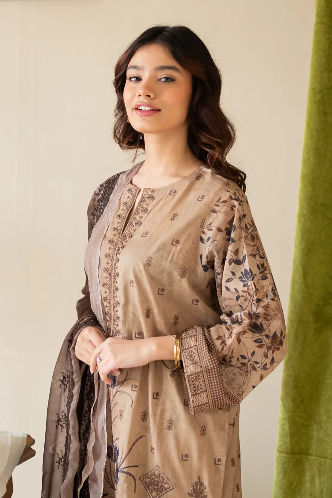 3 Piece - Embroidered Luxury Lawn - 8148