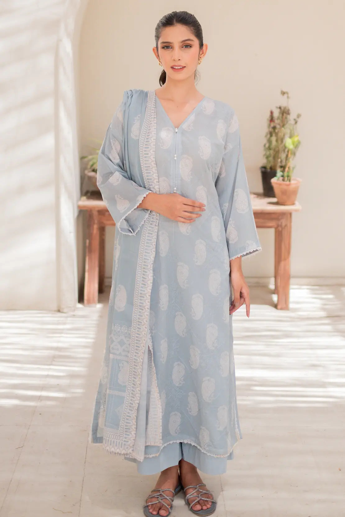 3 Piece - Embroidered Lawn - 8488