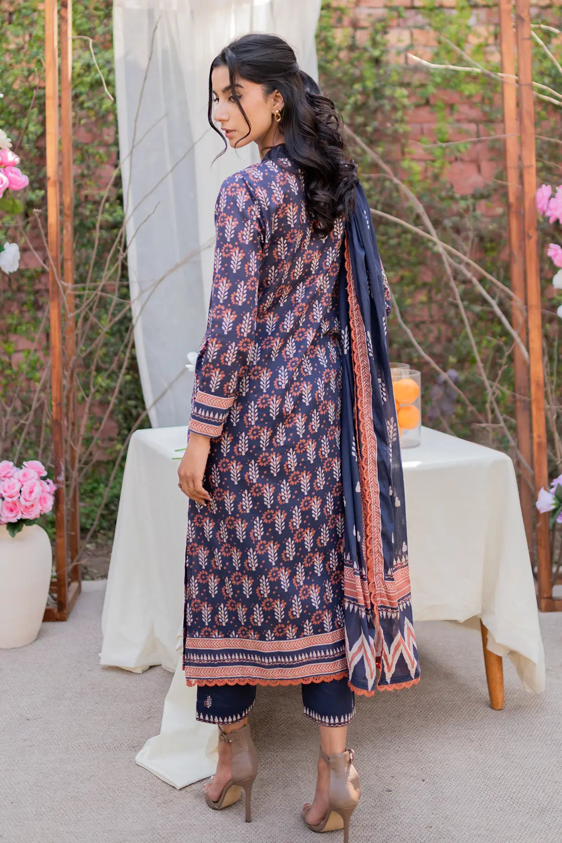 3 Piece - Digitally Printed Lawn - 8768