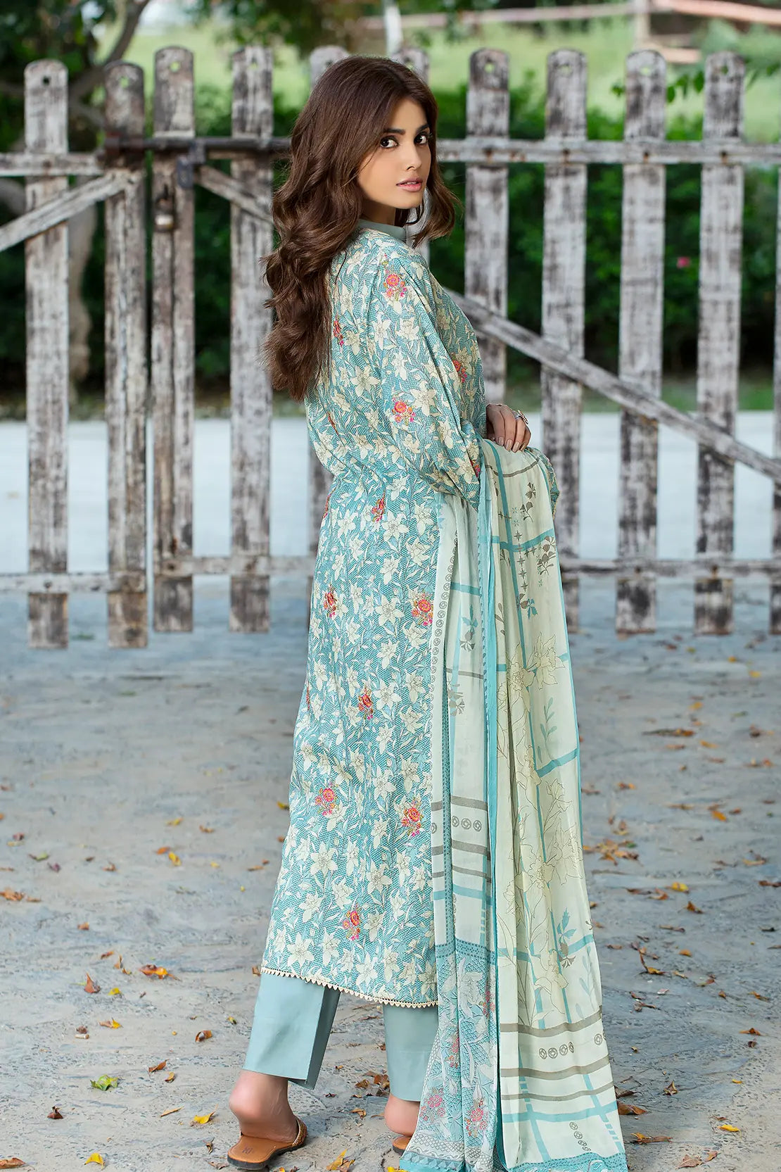 3 Piece - Embroidered Lawn - 8081