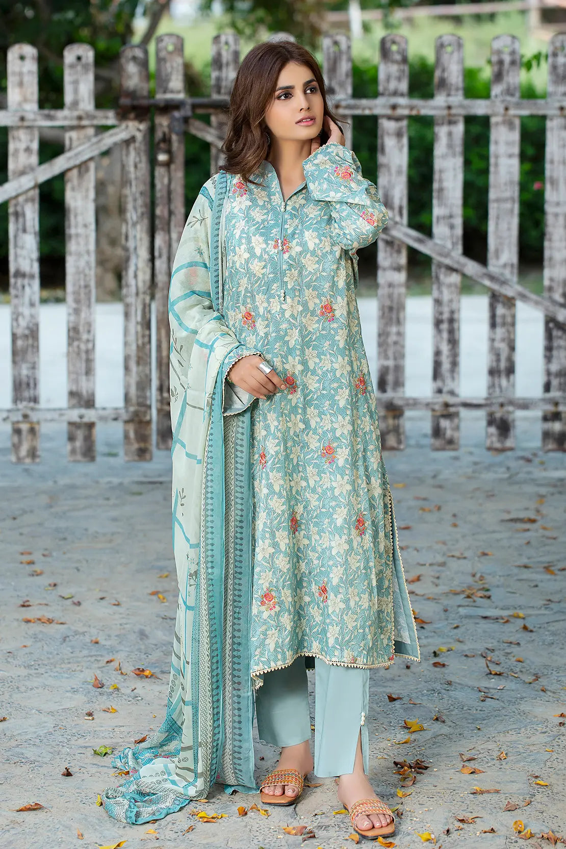 3 Piece - Embroidered Lawn - 8081