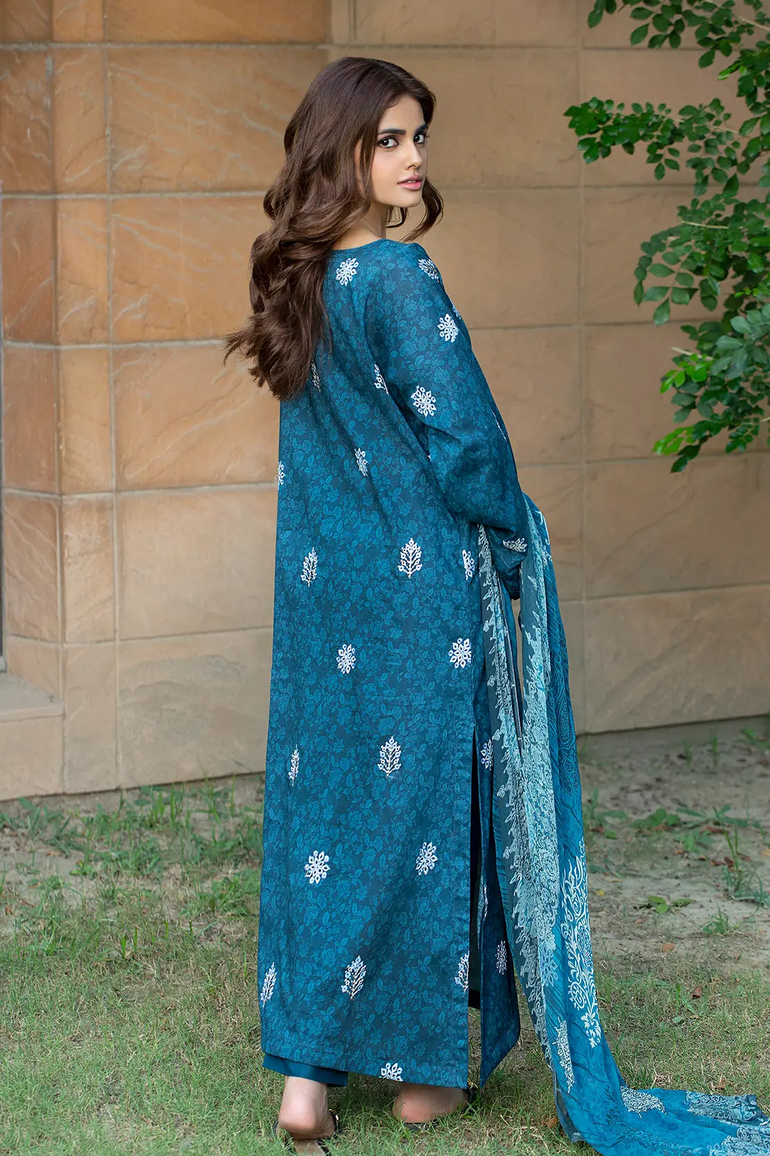 3 Piece - Embroidered Lawn - 8082