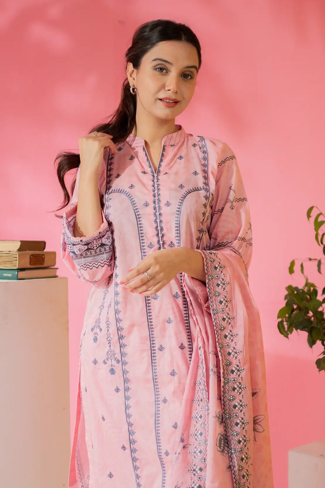 3 Piece - Embroidered Lawn - 8689