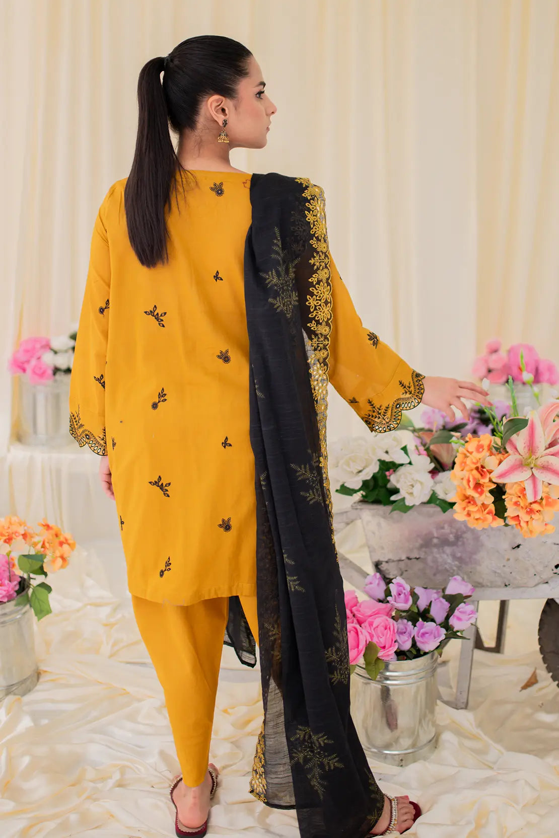 3 Piece - Embroidered Lawn - 8661