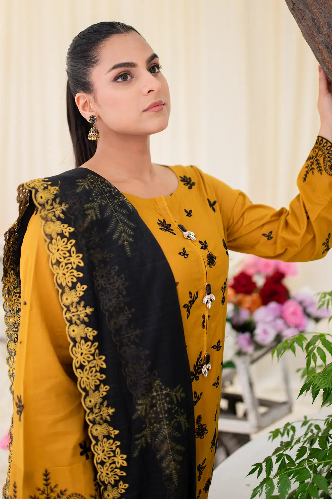 3 Piece - Embroidered Lawn - 8661