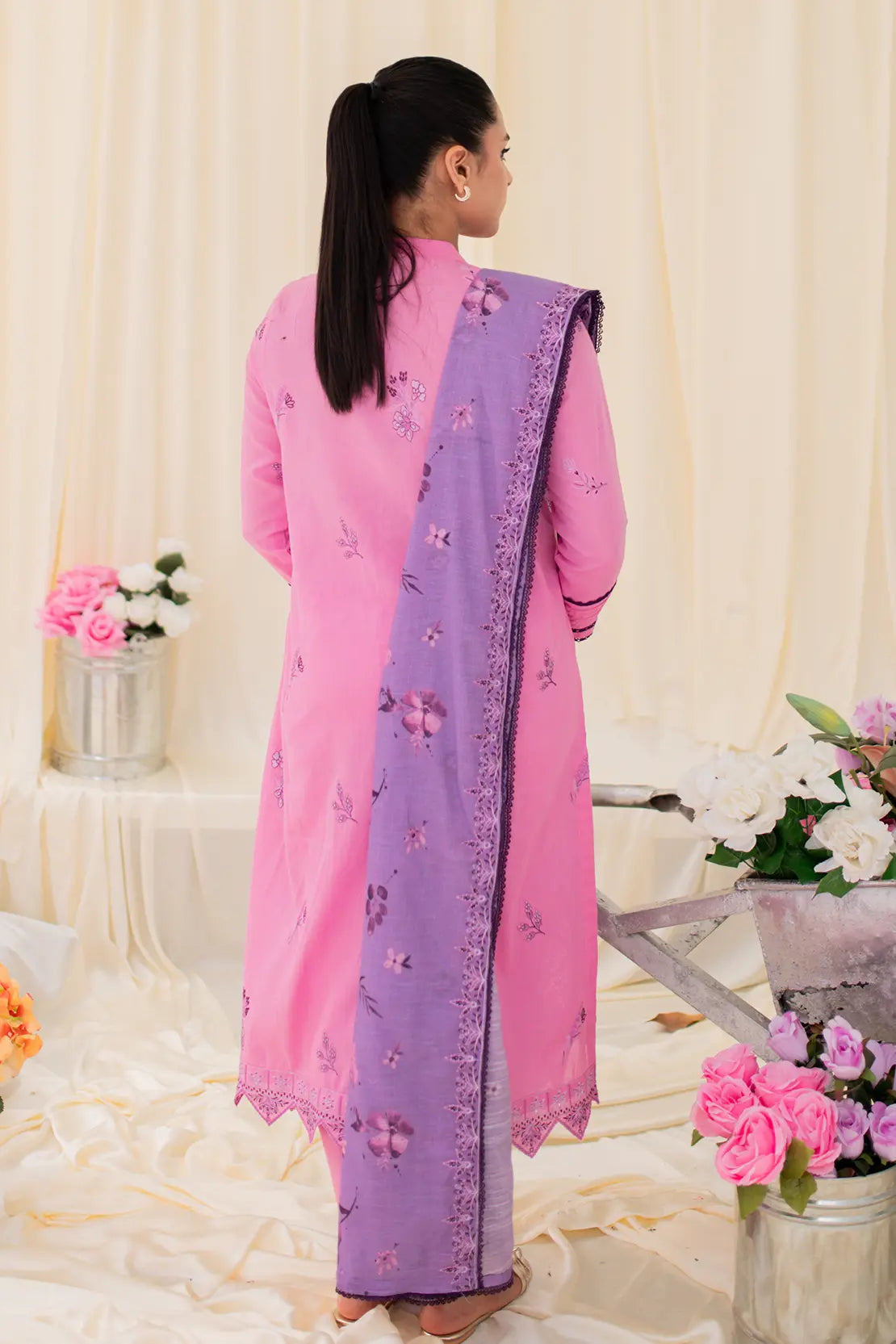 3 Piece - Embroidered Lawn - 8670