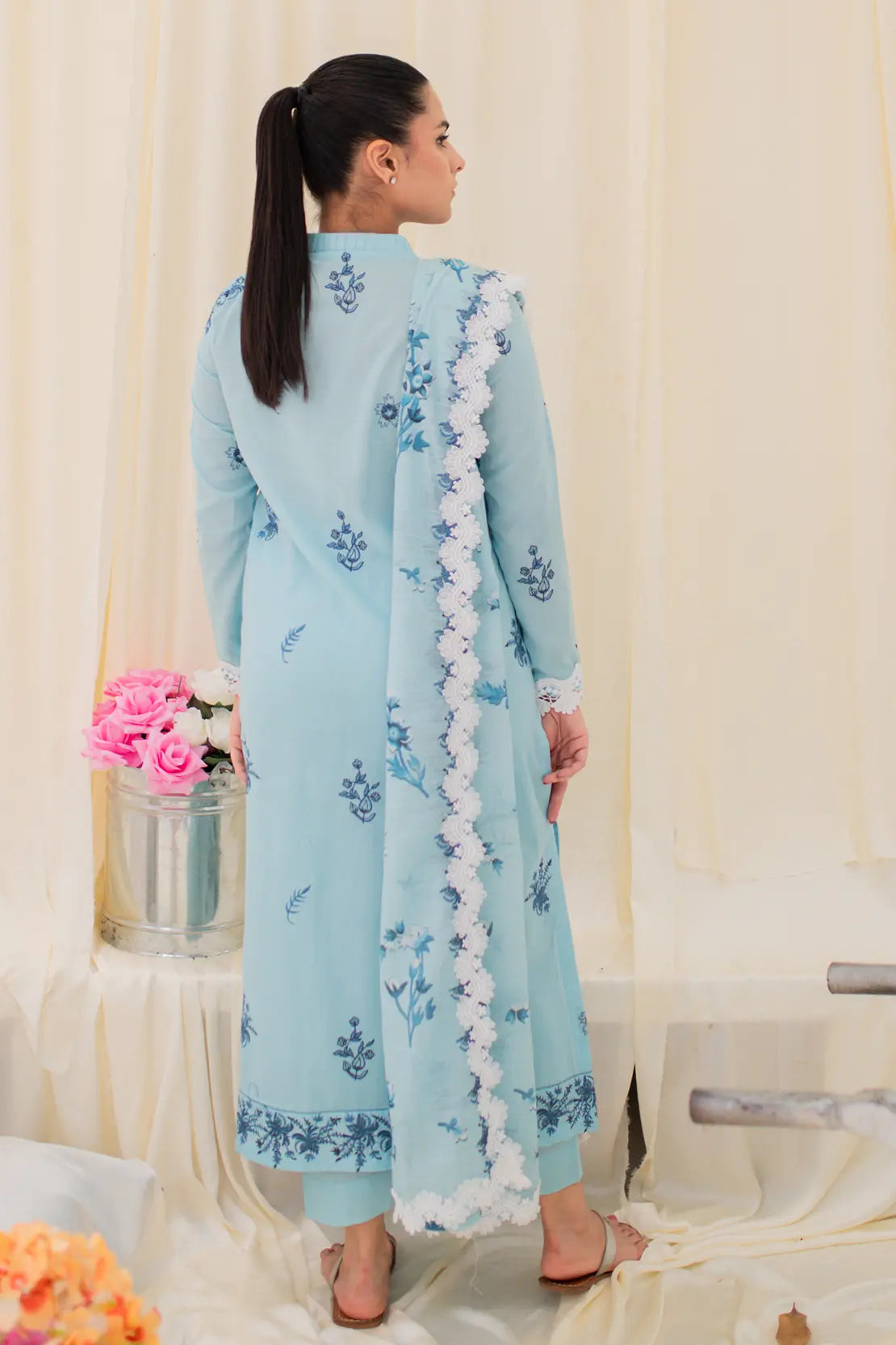 3 Piece - Embroidered Lawn - 8662