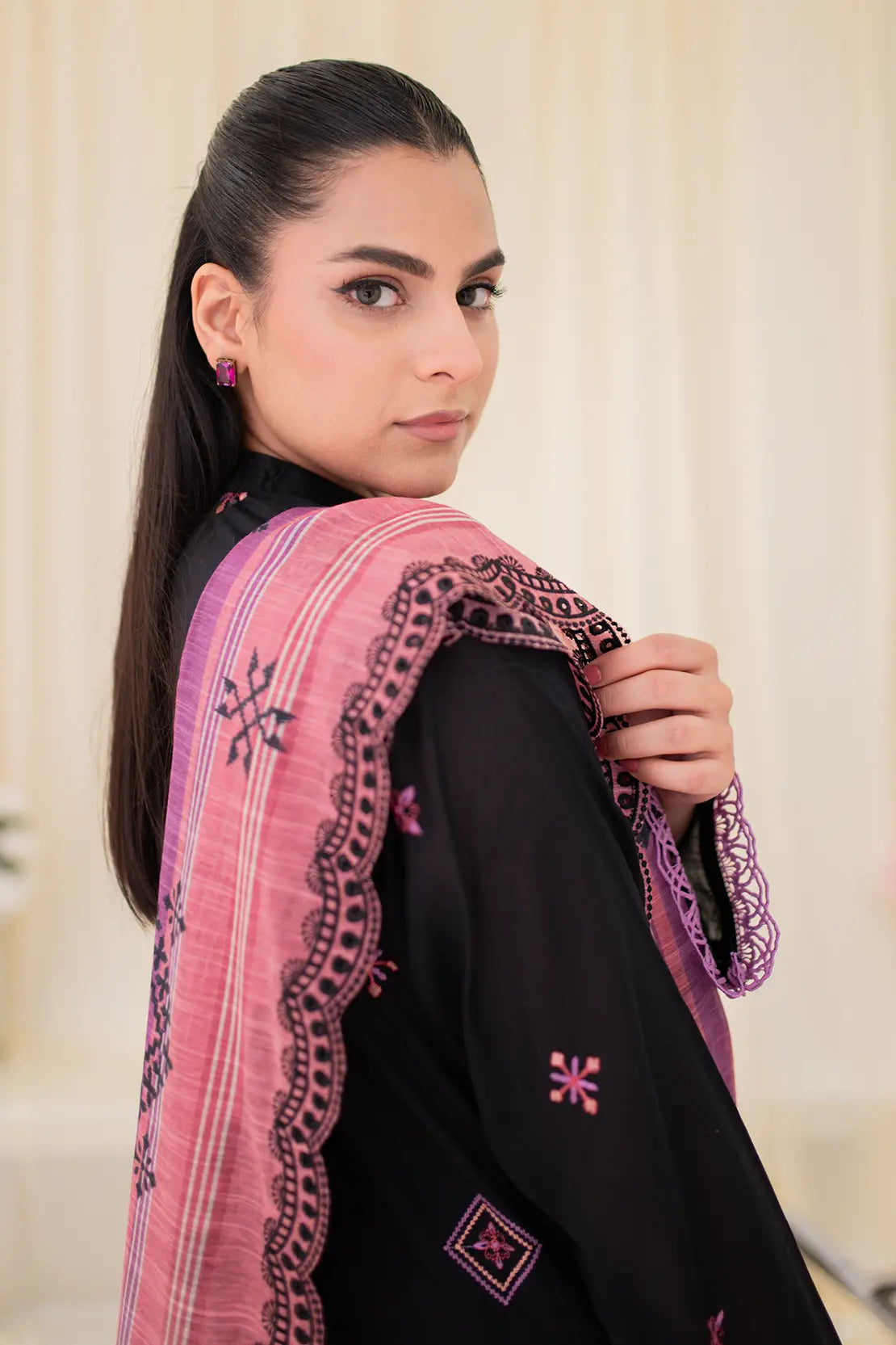 3 Piece - Embroidered Lawn - 8668