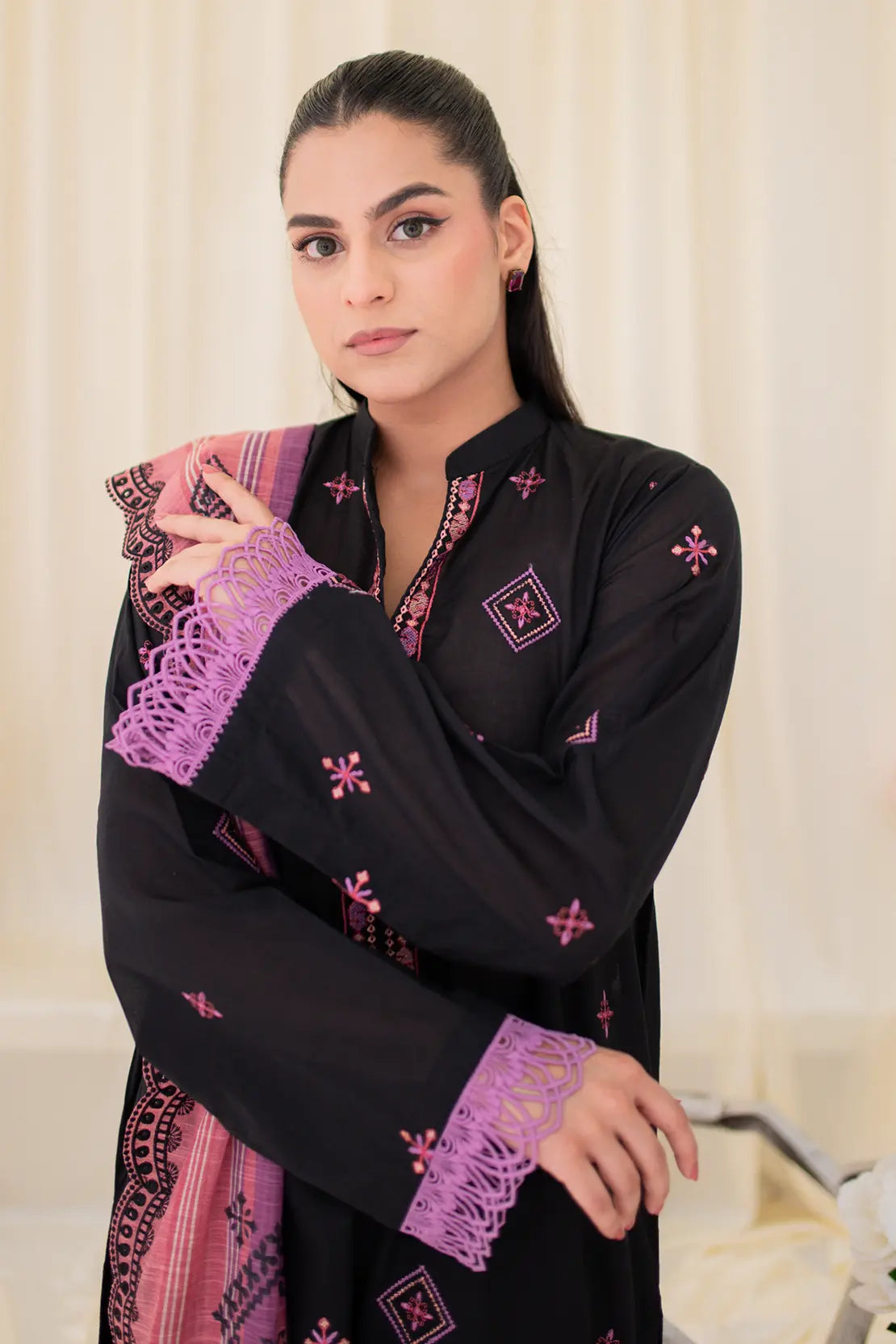 3 Piece - Embroidered Lawn - 8668