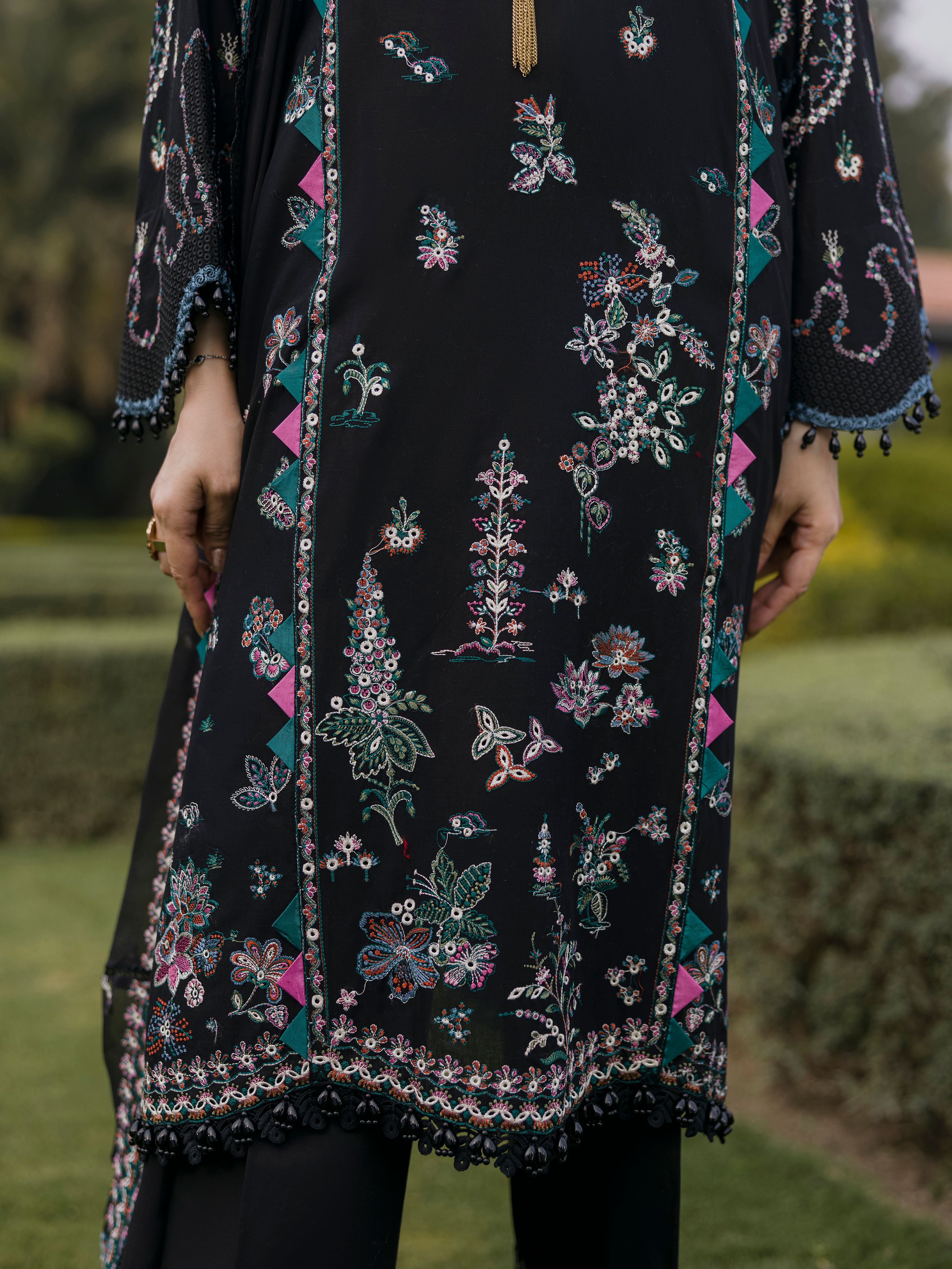 Eshaisha | Lawn Embroidered | EA-LL-5570