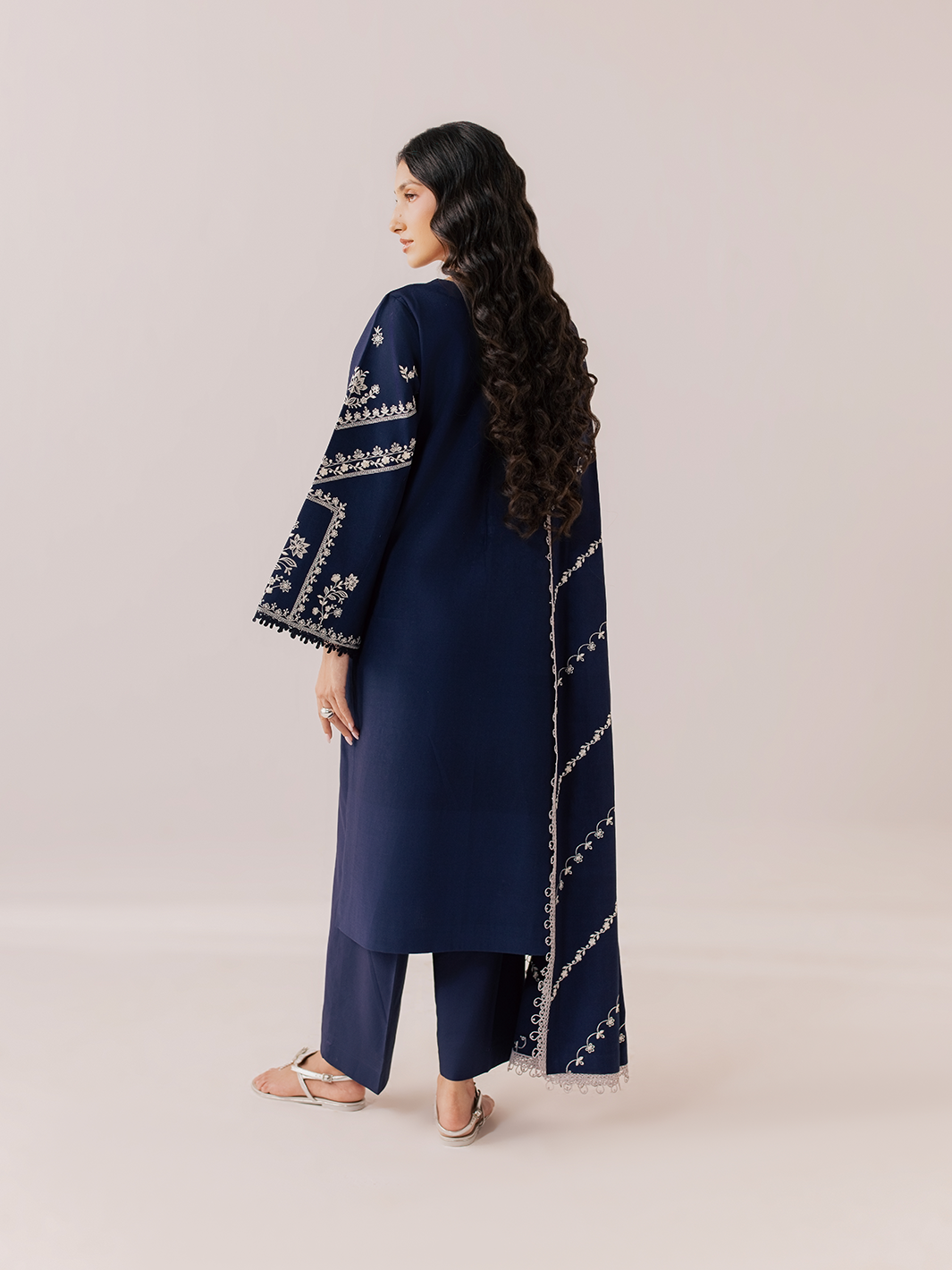 Mahnur | Sage winter Lilen | IIM-02