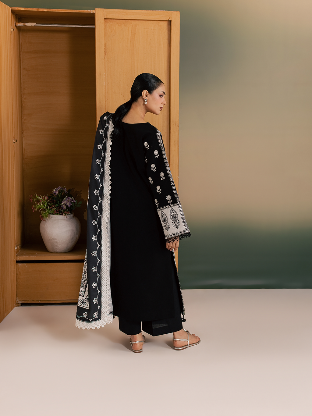 Mahnur | Sage winter Lilen | IIM-03