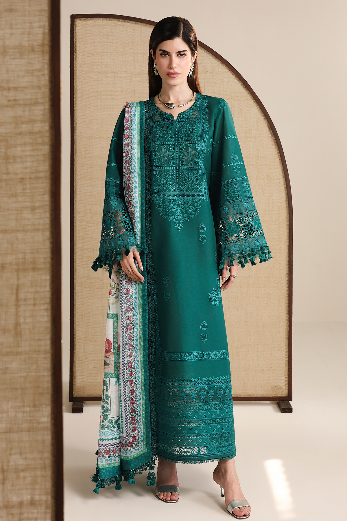 Jazmin | Iris Embroidered Lawn | IL26-D03