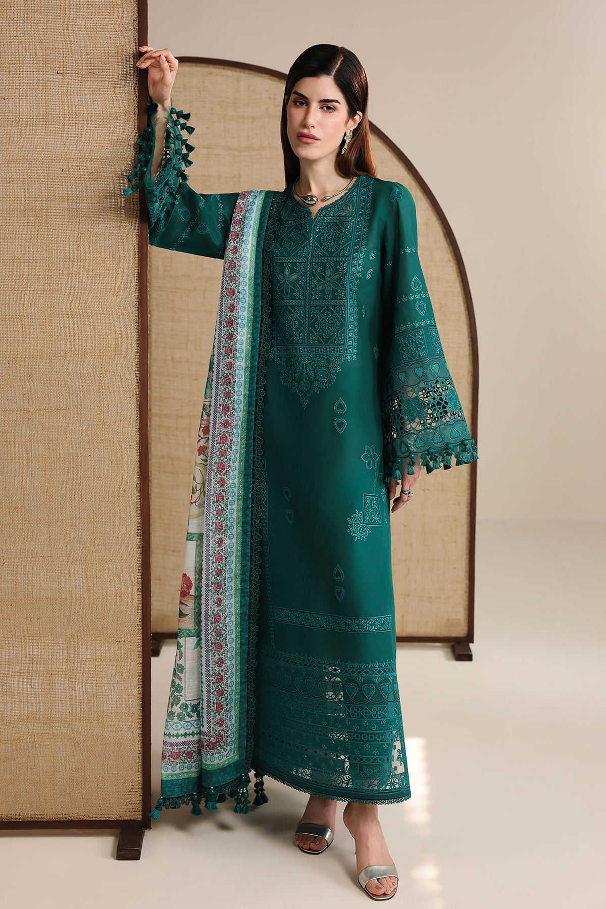 Jazmin | Iris Embroidered Lawn | IL26-D03