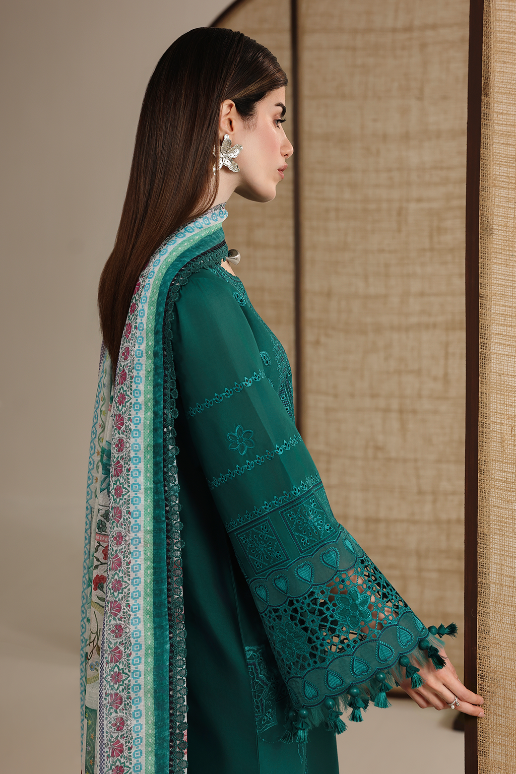 Jazmin | Iris Embroidered Lawn | IL26-D03