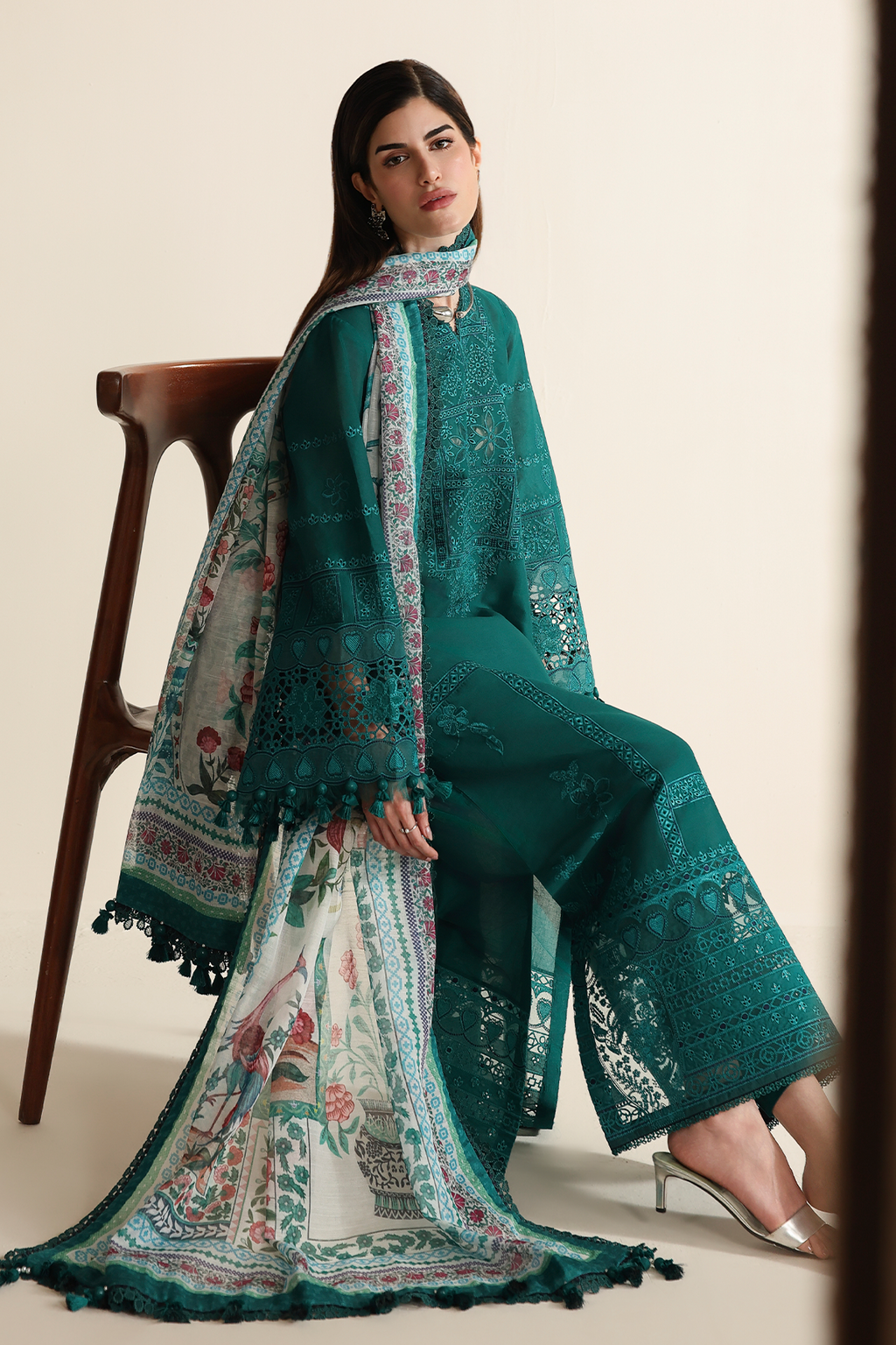Jazmin | Iris Embroidered Lawn | IL26-D03