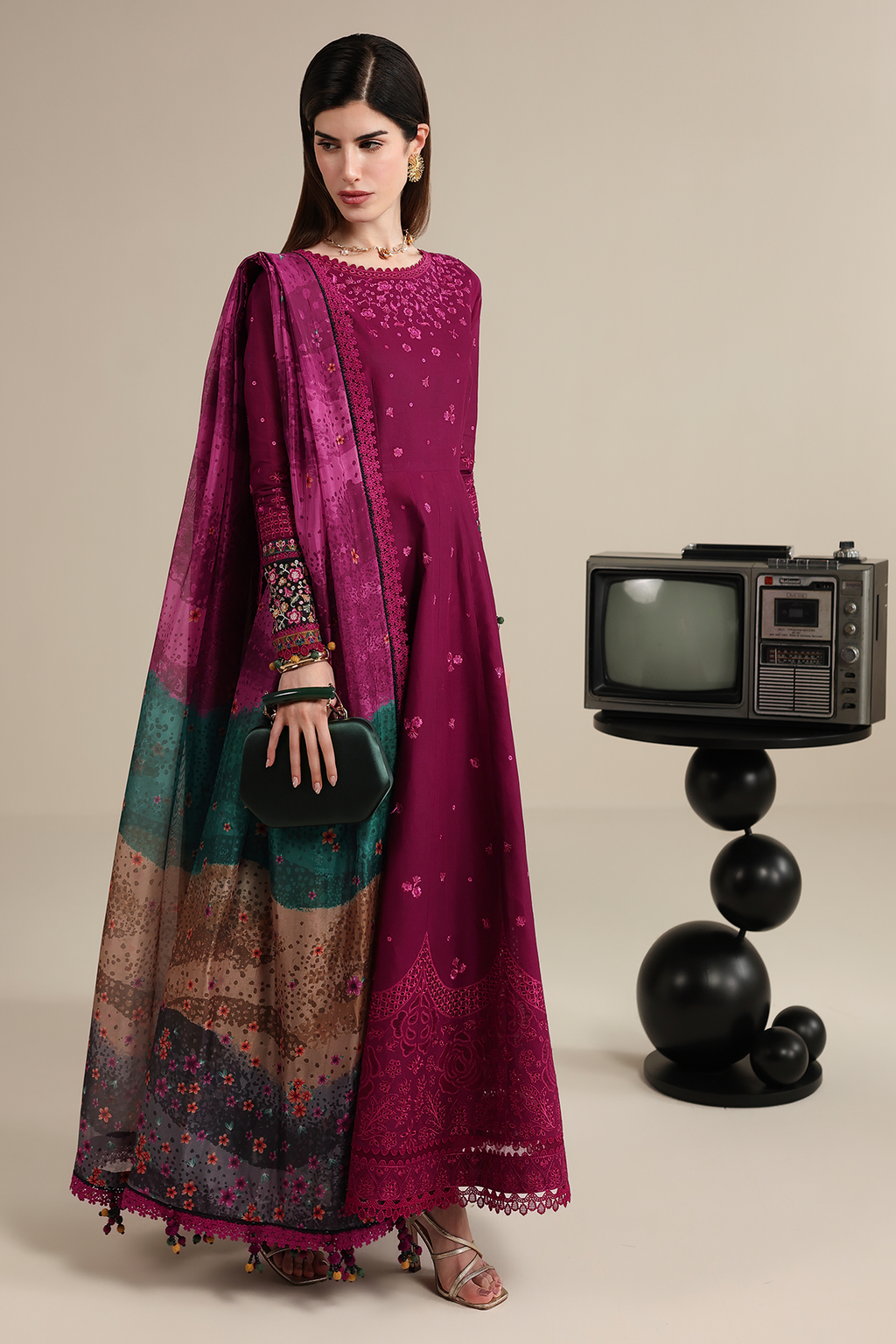 Jazmin | Iris Embroidered Lawn | IL26-D02