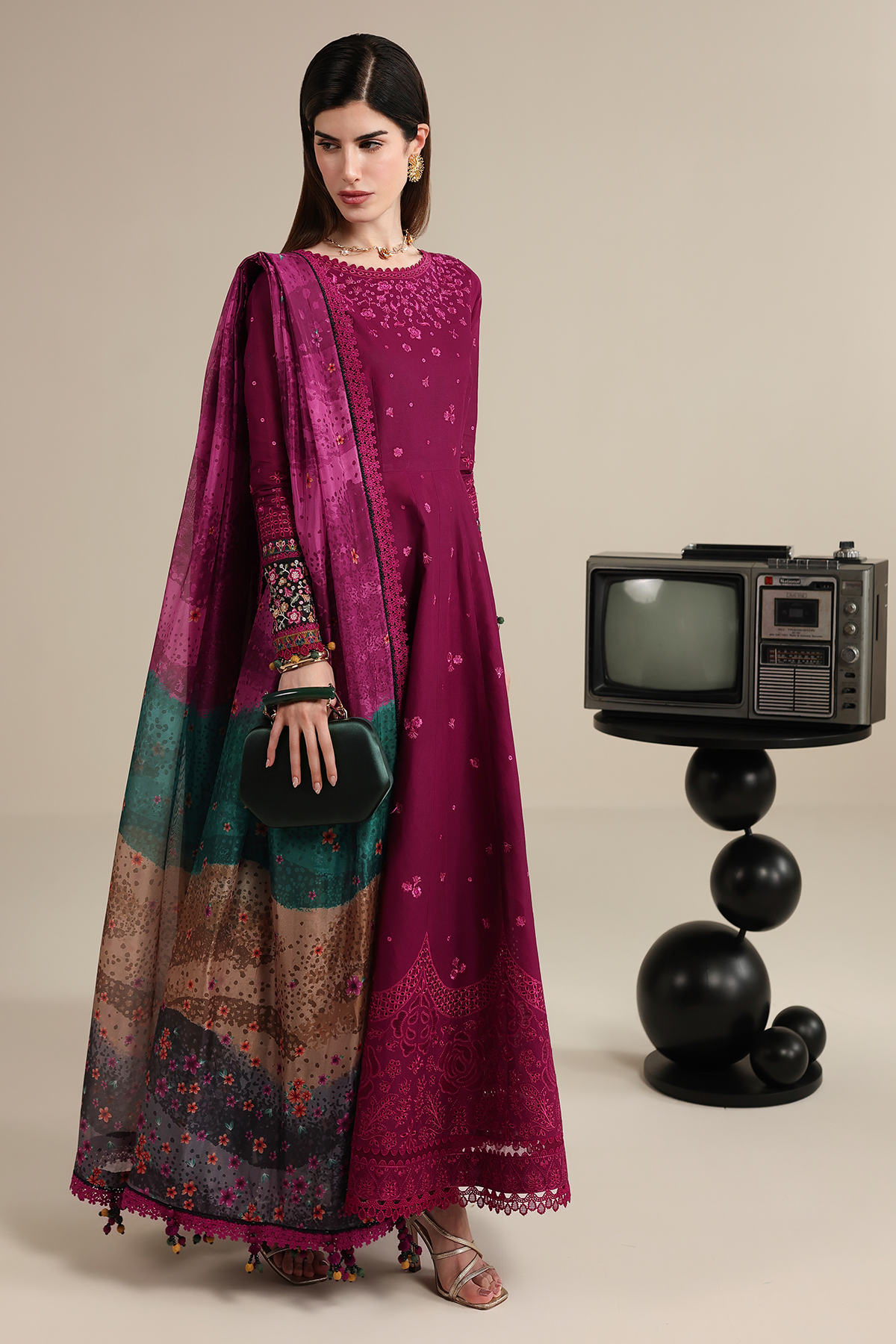 Jazmin | Iris Embroidered Lawn | IL26-D02