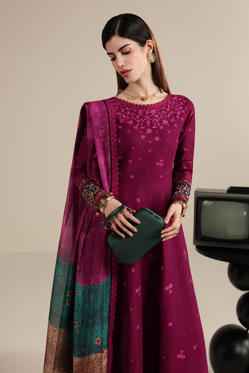 Jazmin | Iris Embroidered Lawn | IL26-D02