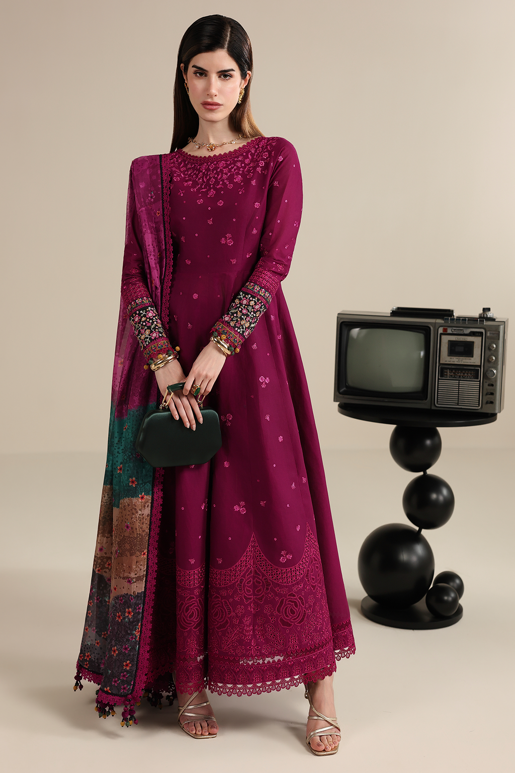 Jazmin | Iris Embroidered Lawn | IL26-D02