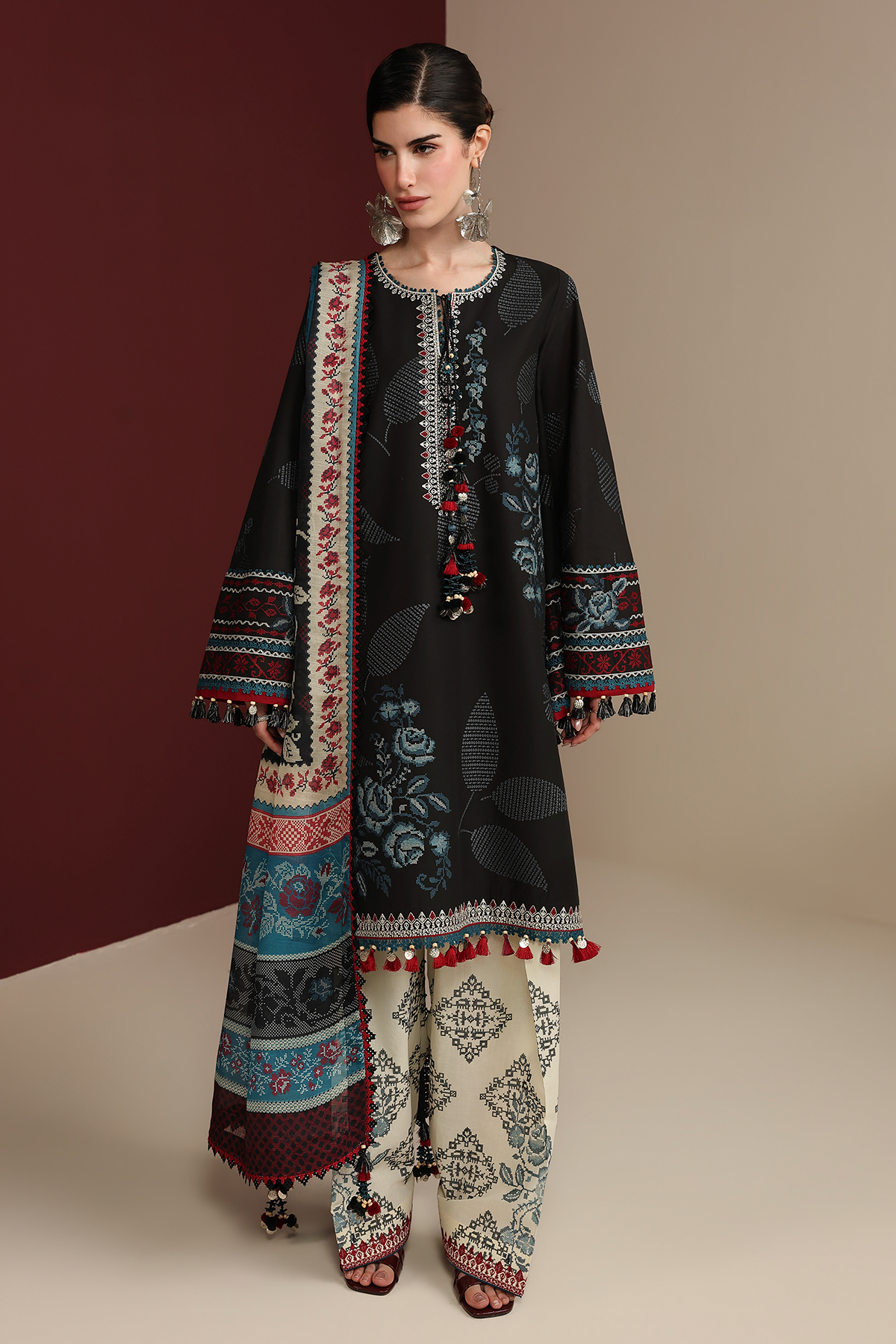 Jazmin | Iris Embroidered Lawn | IL26-D05