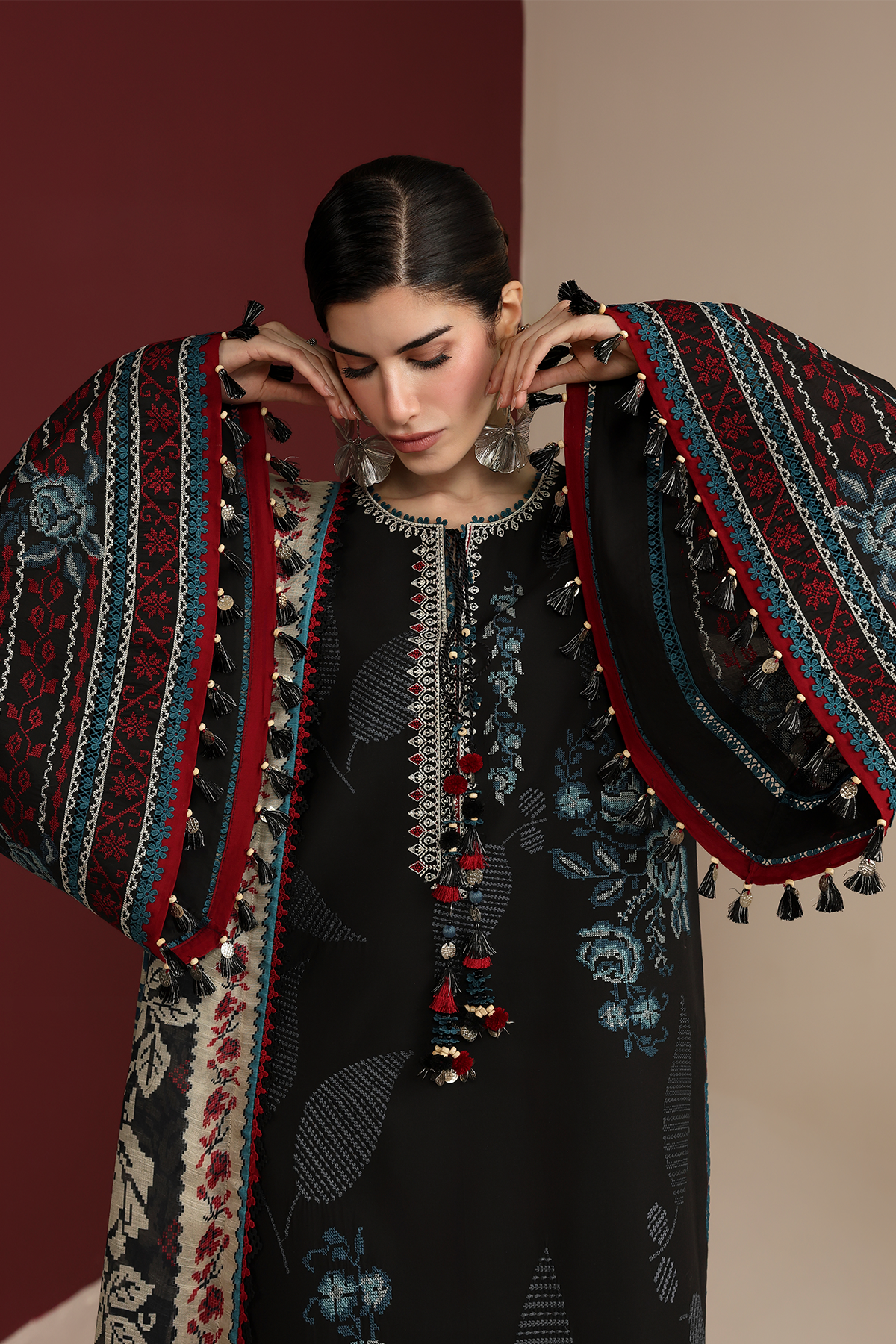 Jazmin | Iris Embroidered Lawn | IL26-D05