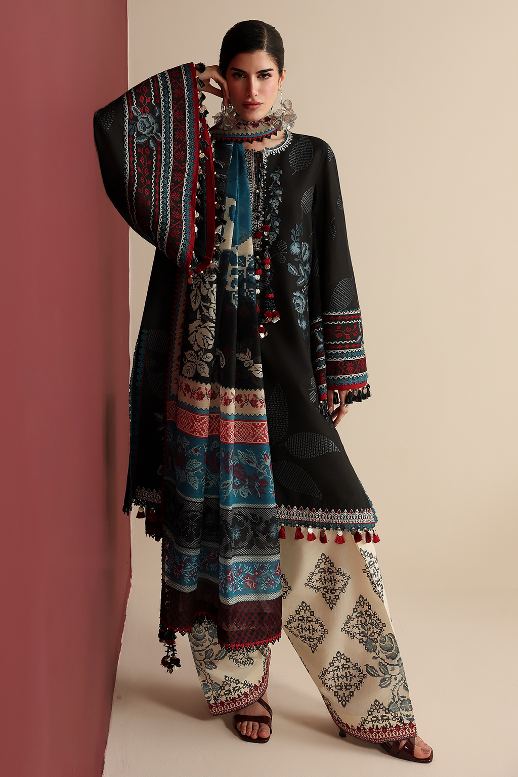 Jazmin | Iris Embroidered Lawn | IL26-D05