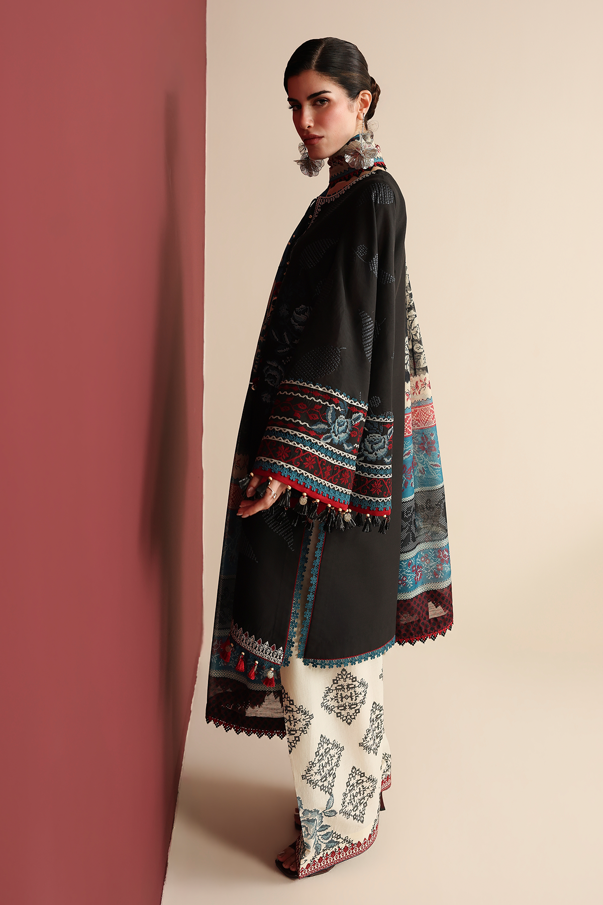 Jazmin | Iris Embroidered Lawn | IL26-D05