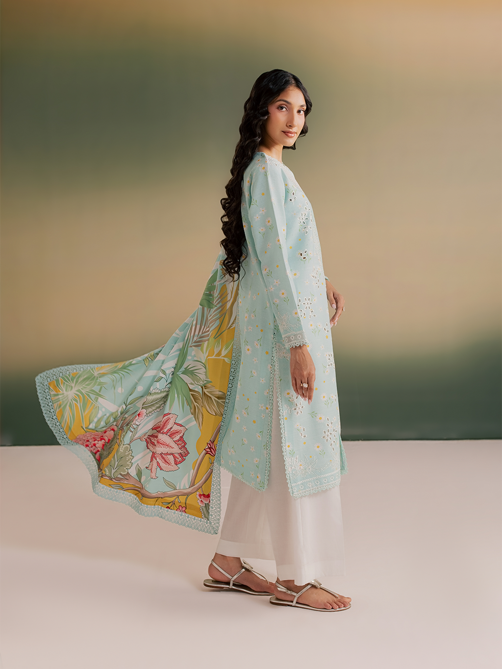 Mahnur | Sage winter Lilen | IIM-05