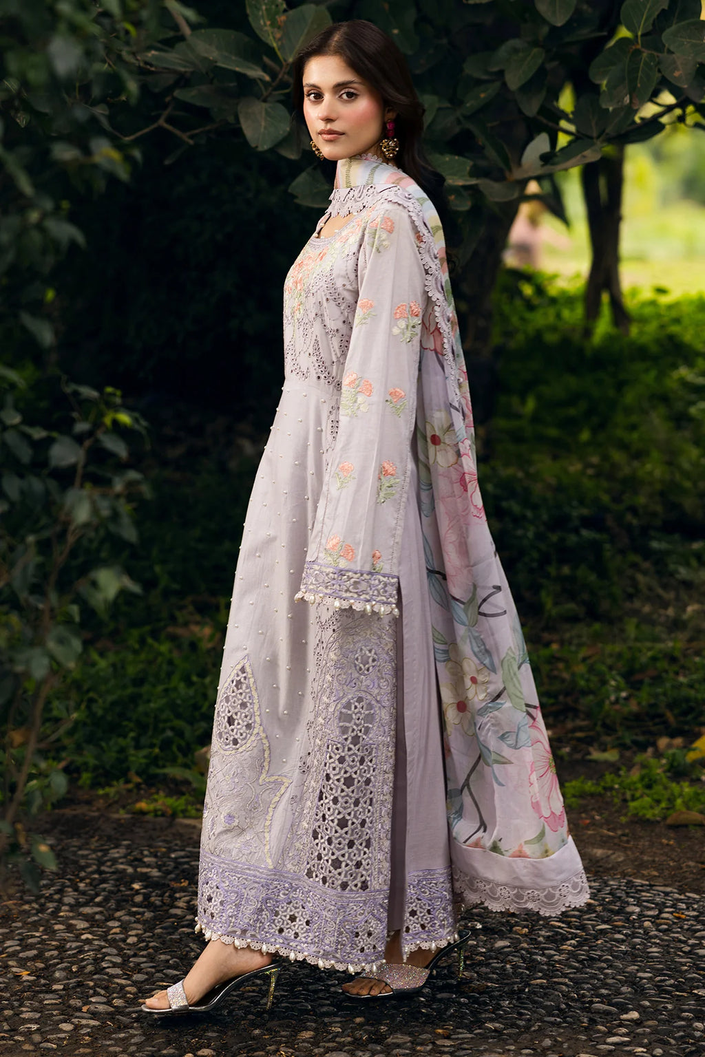 Raeesa | Garden of Eve Luxury Lawn 25 |    Eris_B