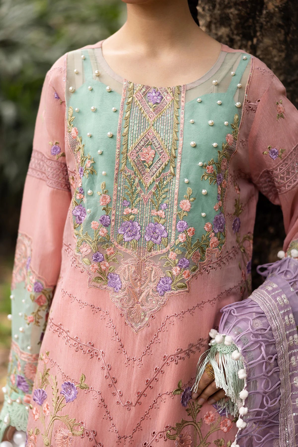 Raeesa | Garden of Eve Luxury Lawn 25 |  Evara_A