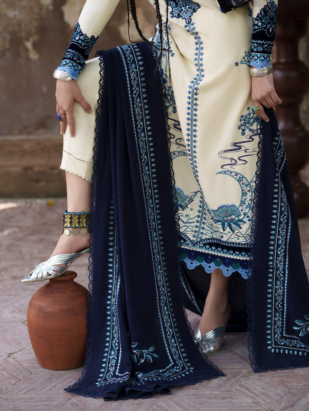BIn Ilyas | Gulnar Karandi '26 Winter | 1011 B