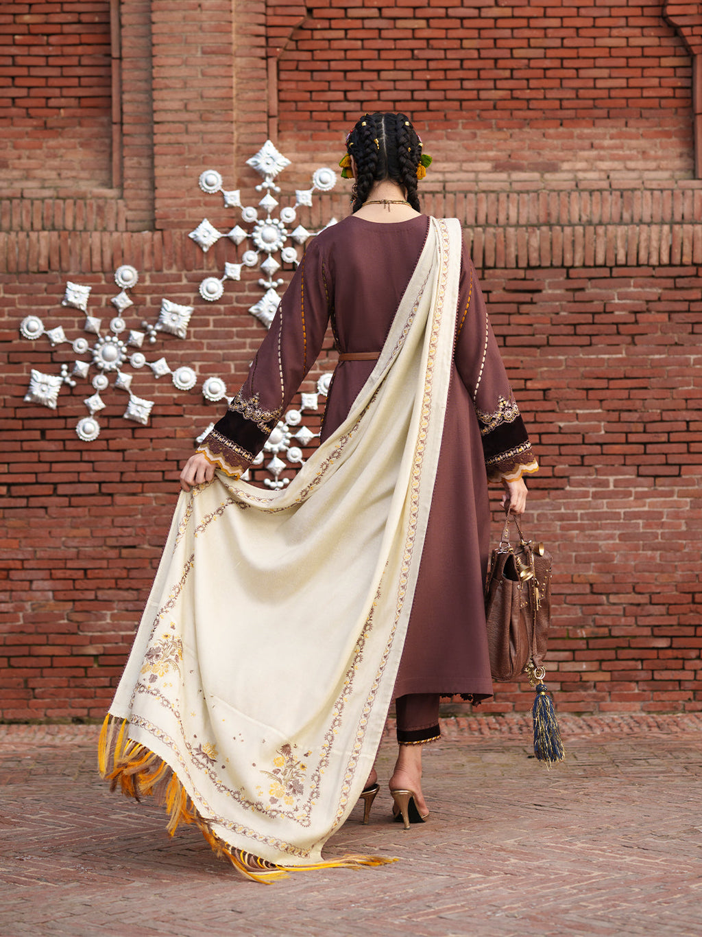 BIn Ilyas | Gulnar Karandi '26 Winter | 1015 A