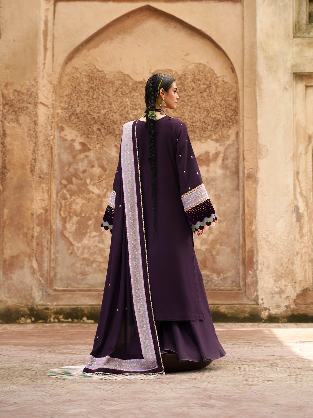 BIn Ilyas | Gulnar Karandi '26 Winter | 1016 B