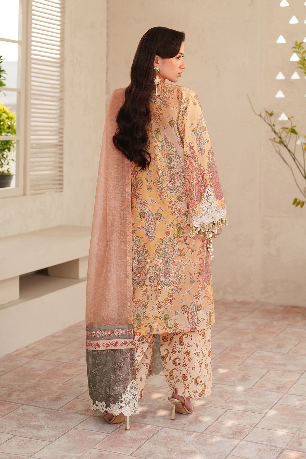 Baroque | Embroidered lawn | UF-4403