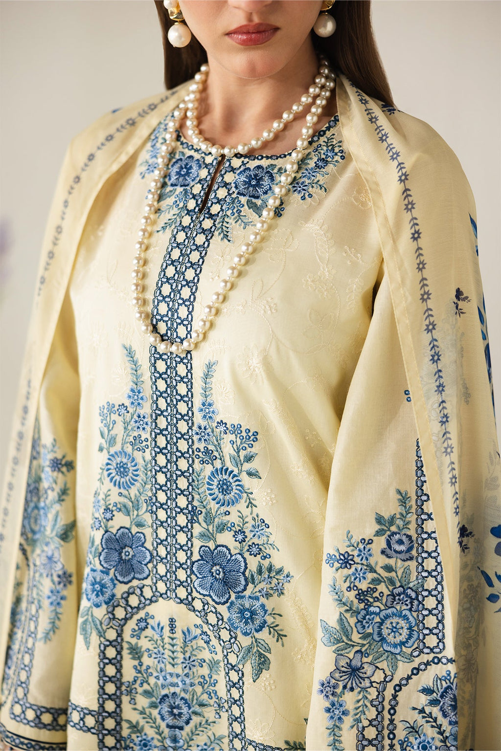 Baroque | Embroidered lawn | UF-4432