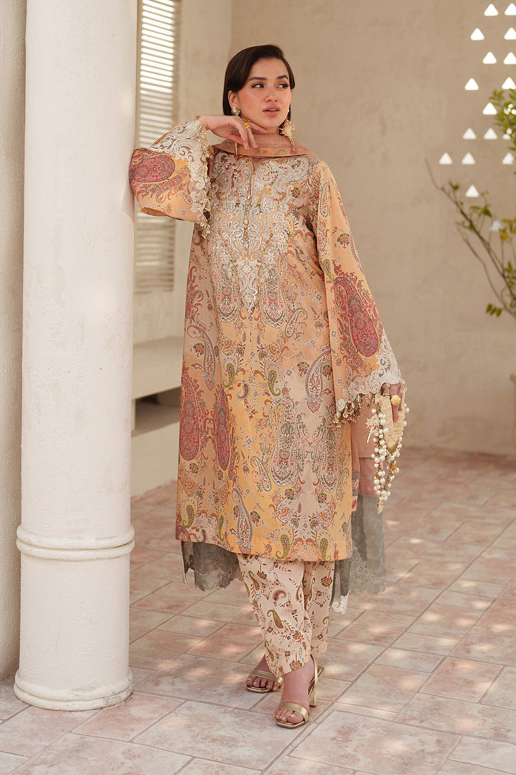 Baroque | Embroidered lawn | UF-4403