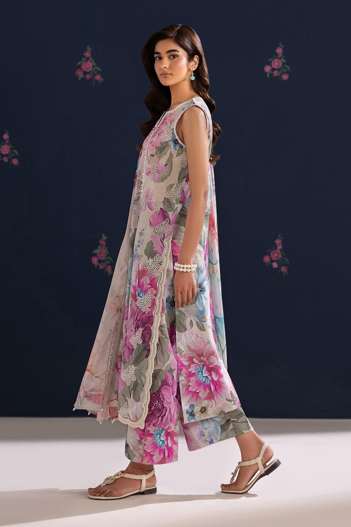 Baroque | Embroidered lawn | UF-4458