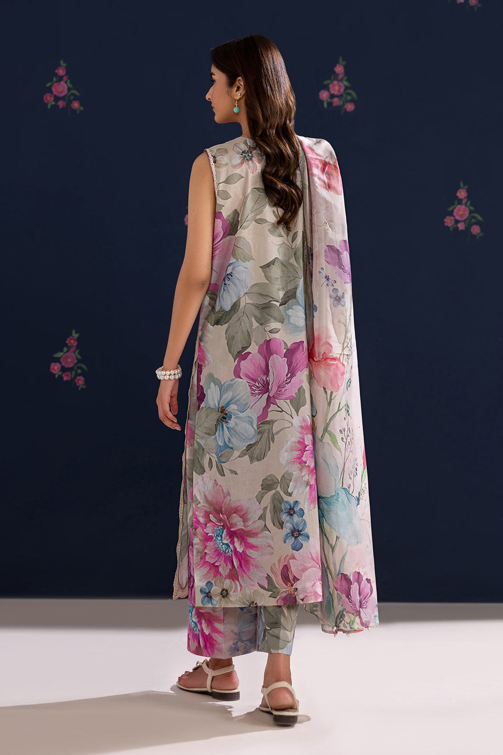 Baroque | Embroidered lawn | UF-4458