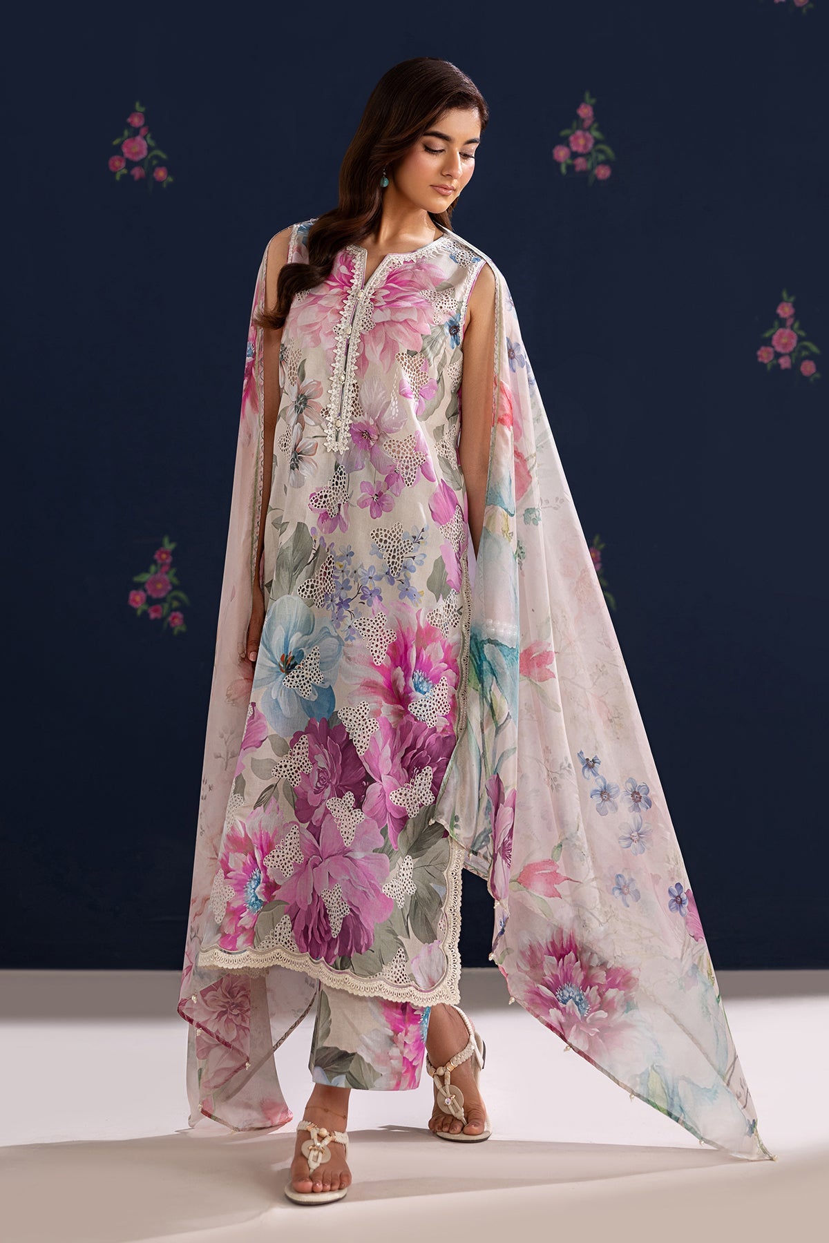 Baroque | Embroidered lawn | UF-4458