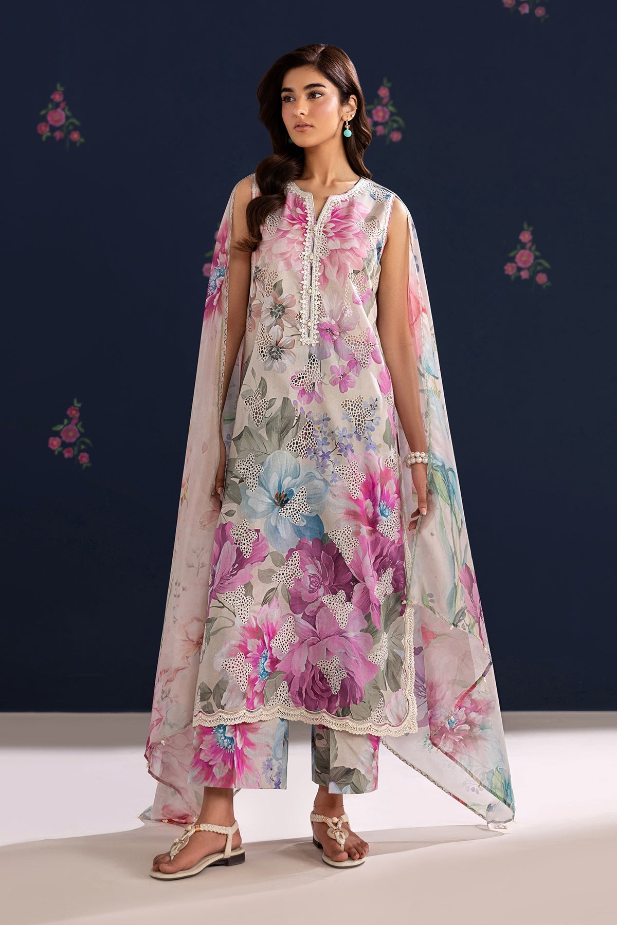 Baroque | Embroidered lawn | UF-4458